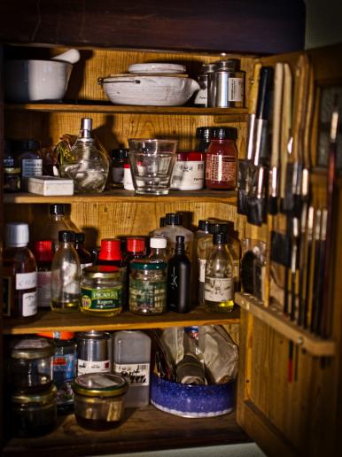 Blick in den Flüssigkeitenschrank